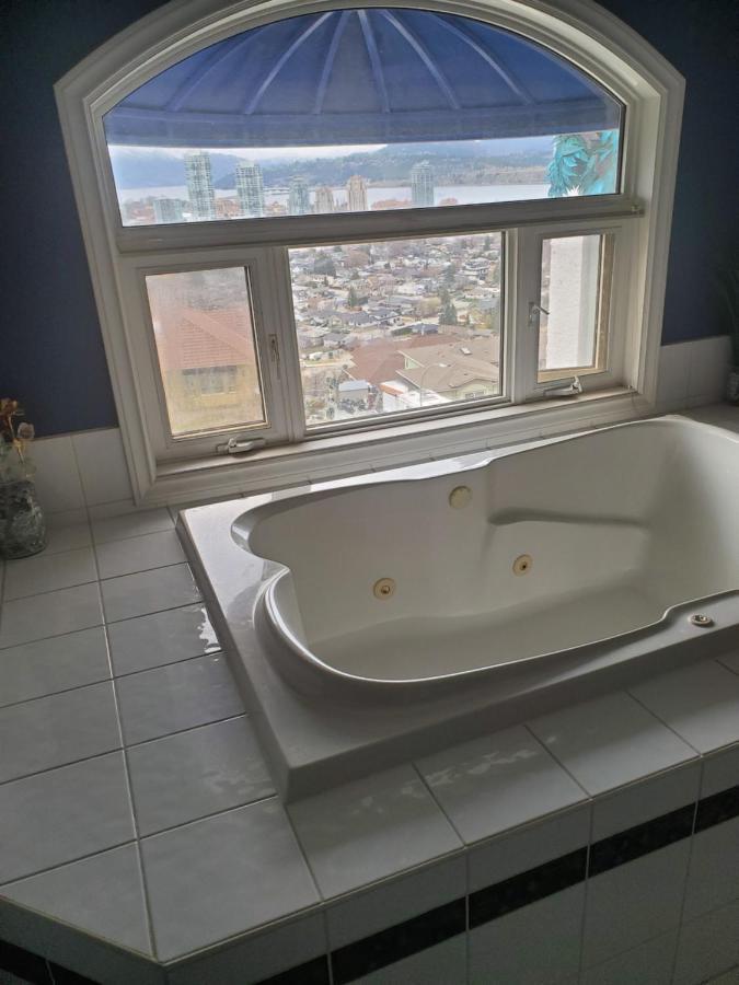 Lakeview House With 4 Rooms Kelowna Near Downtown & Knox Moutain Eksteriør bilde