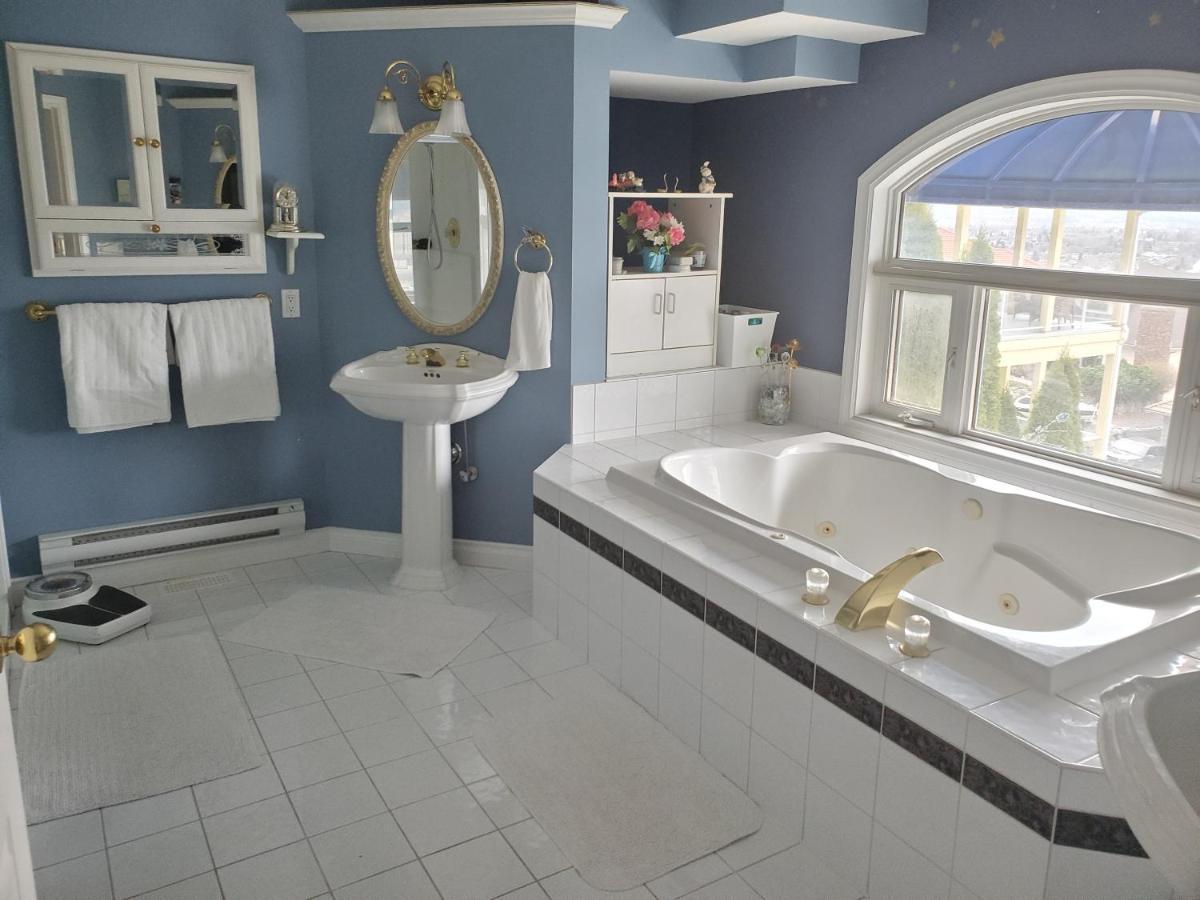 Lakeview House With 4 Rooms Kelowna Near Downtown & Knox Moutain Eksteriør bilde